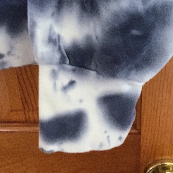 COPY - Old Navy tie dye sweatshirt - Picture 4 of 4